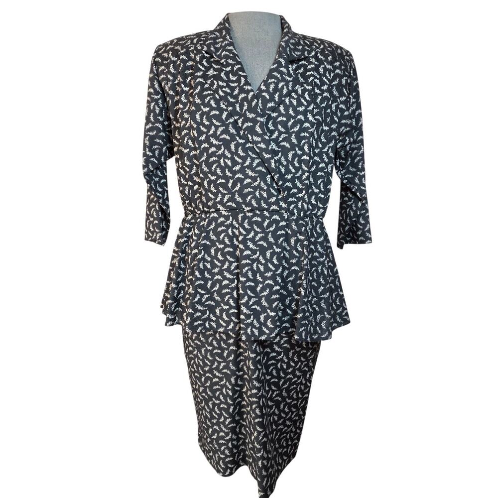 Vintage V Neck Knee Length Dress Size Small